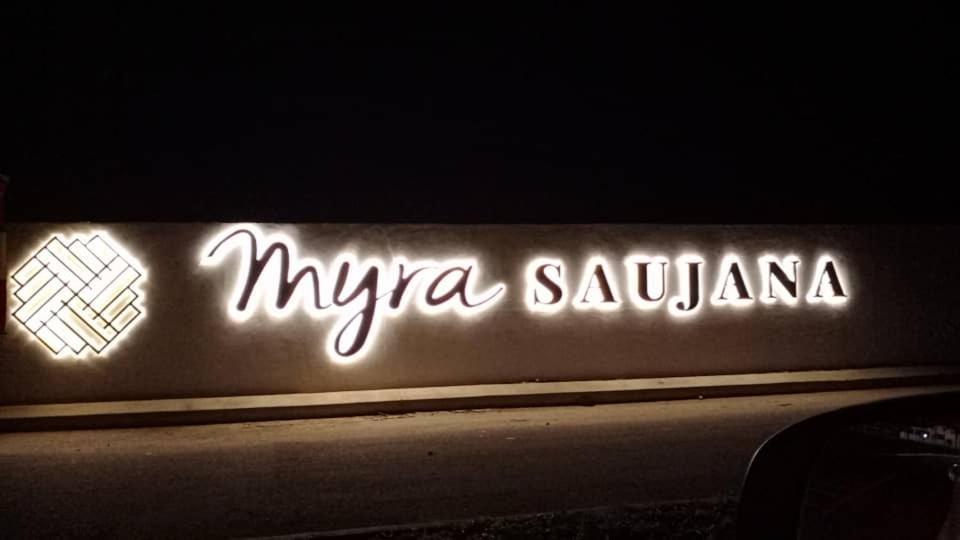 Faridz Homestay At Myra Saujana Kampong Simpang Empat Buitenkant foto