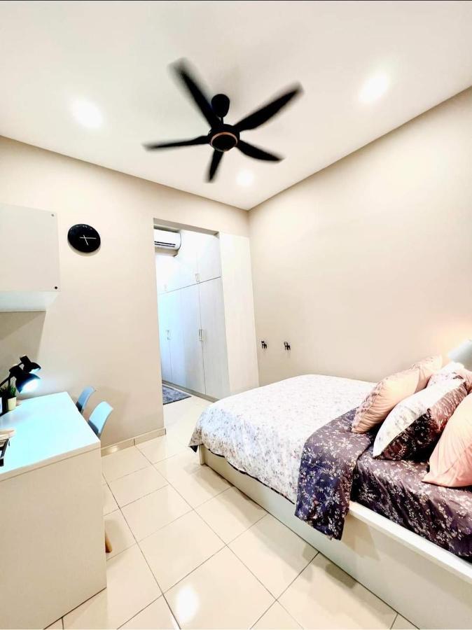 Faridz Homestay At Myra Saujana Kampong Simpang Empat Buitenkant foto