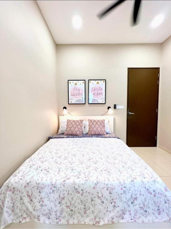 Faridz Homestay At Myra Saujana Kampong Simpang Empat Buitenkant foto