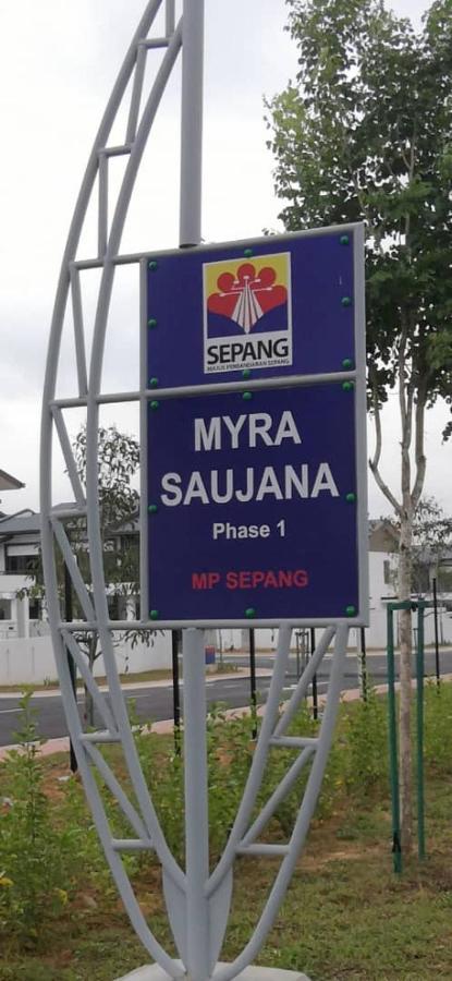 Faridz Homestay At Myra Saujana Kampong Simpang Empat Buitenkant foto
