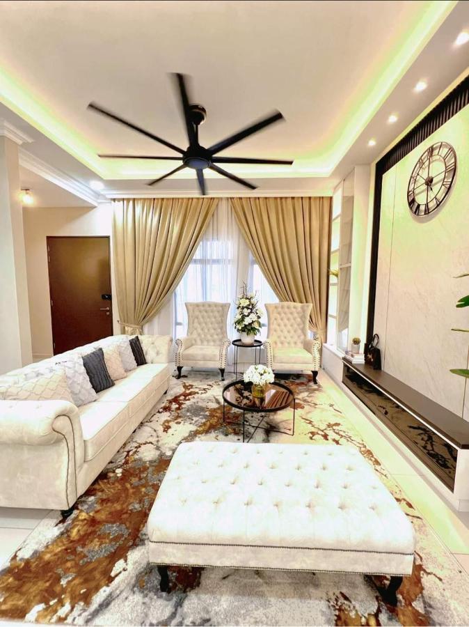 Faridz Homestay At Myra Saujana Kampong Simpang Empat Buitenkant foto