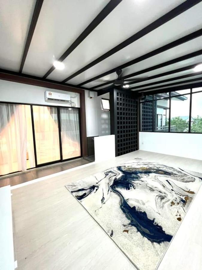 Faridz Homestay At Myra Saujana Kampong Simpang Empat Buitenkant foto