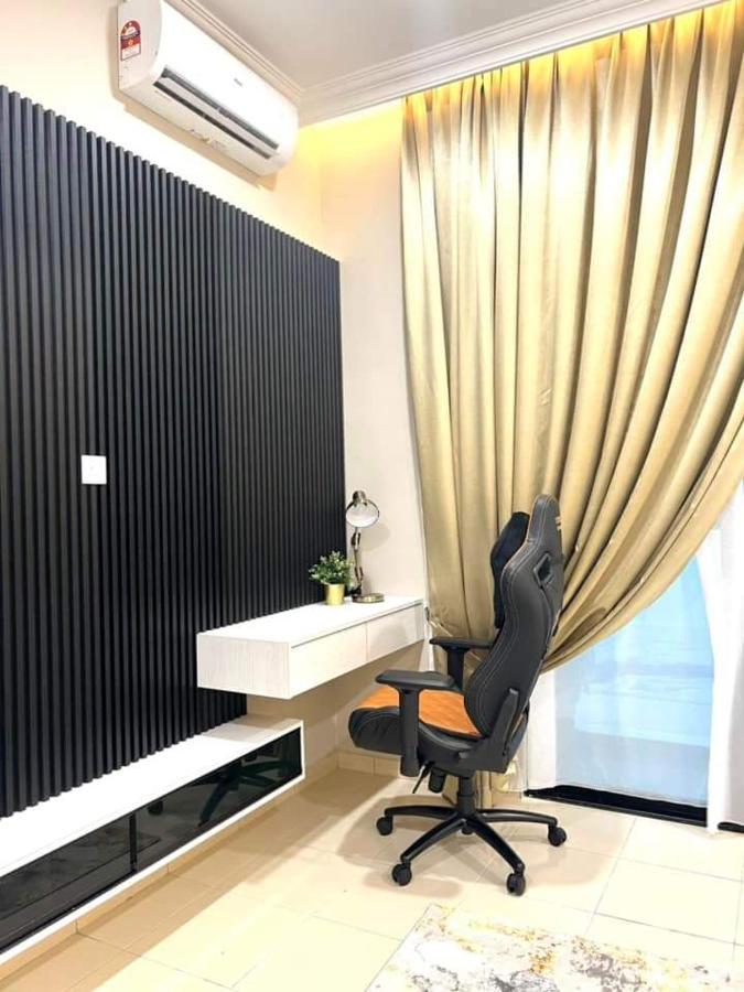 Faridz Homestay At Myra Saujana Kampong Simpang Empat Buitenkant foto
