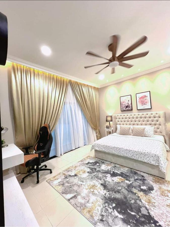 Faridz Homestay At Myra Saujana Kampong Simpang Empat Buitenkant foto