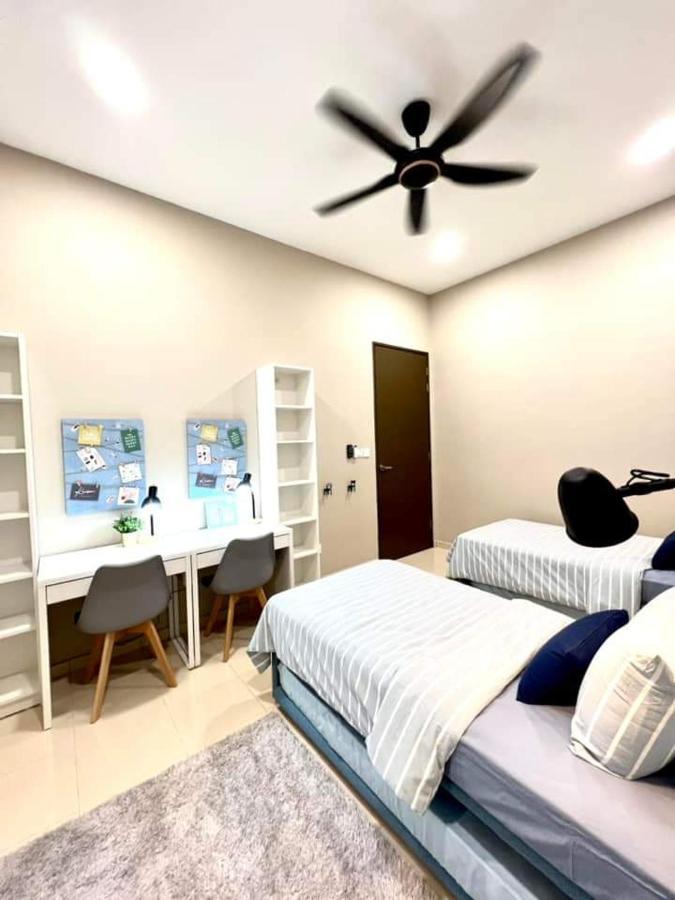 Faridz Homestay At Myra Saujana Kampong Simpang Empat Buitenkant foto