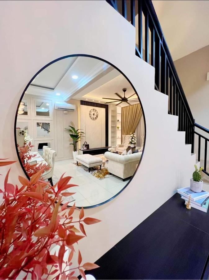 Faridz Homestay At Myra Saujana Kampong Simpang Empat Buitenkant foto