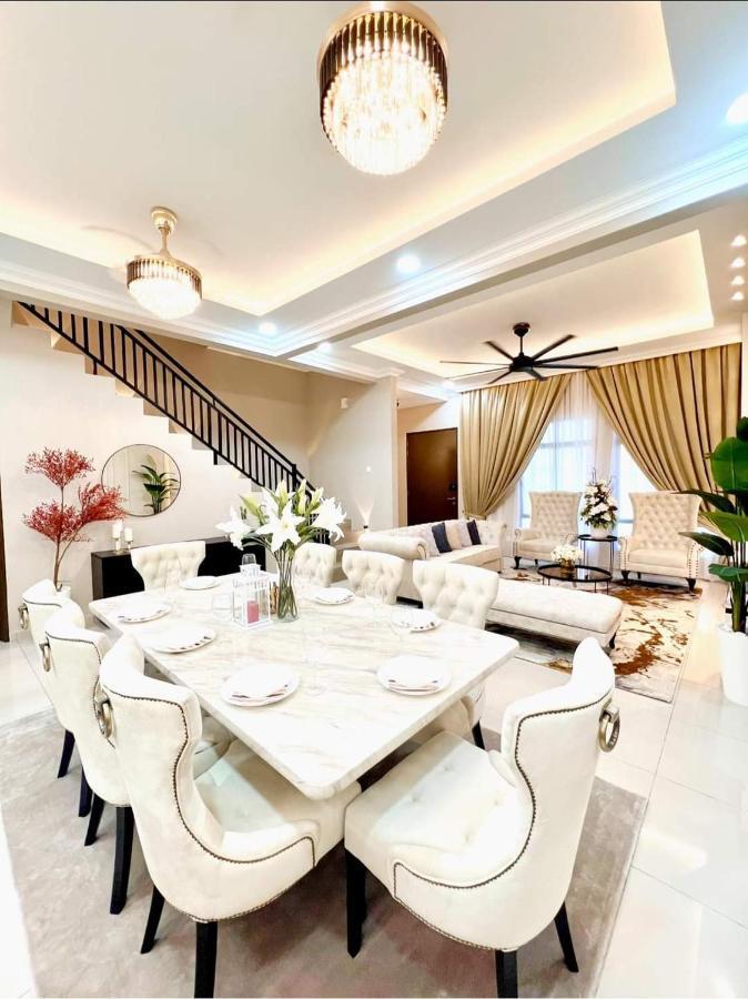Faridz Homestay At Myra Saujana Kampong Simpang Empat Buitenkant foto