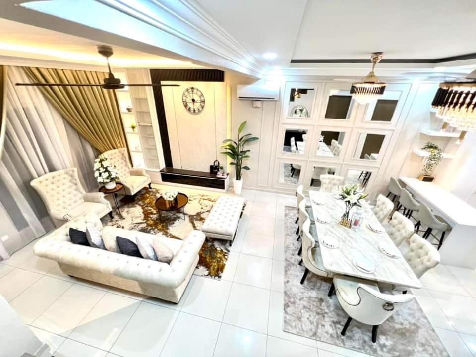 Faridz Homestay At Myra Saujana Kampong Simpang Empat Buitenkant foto